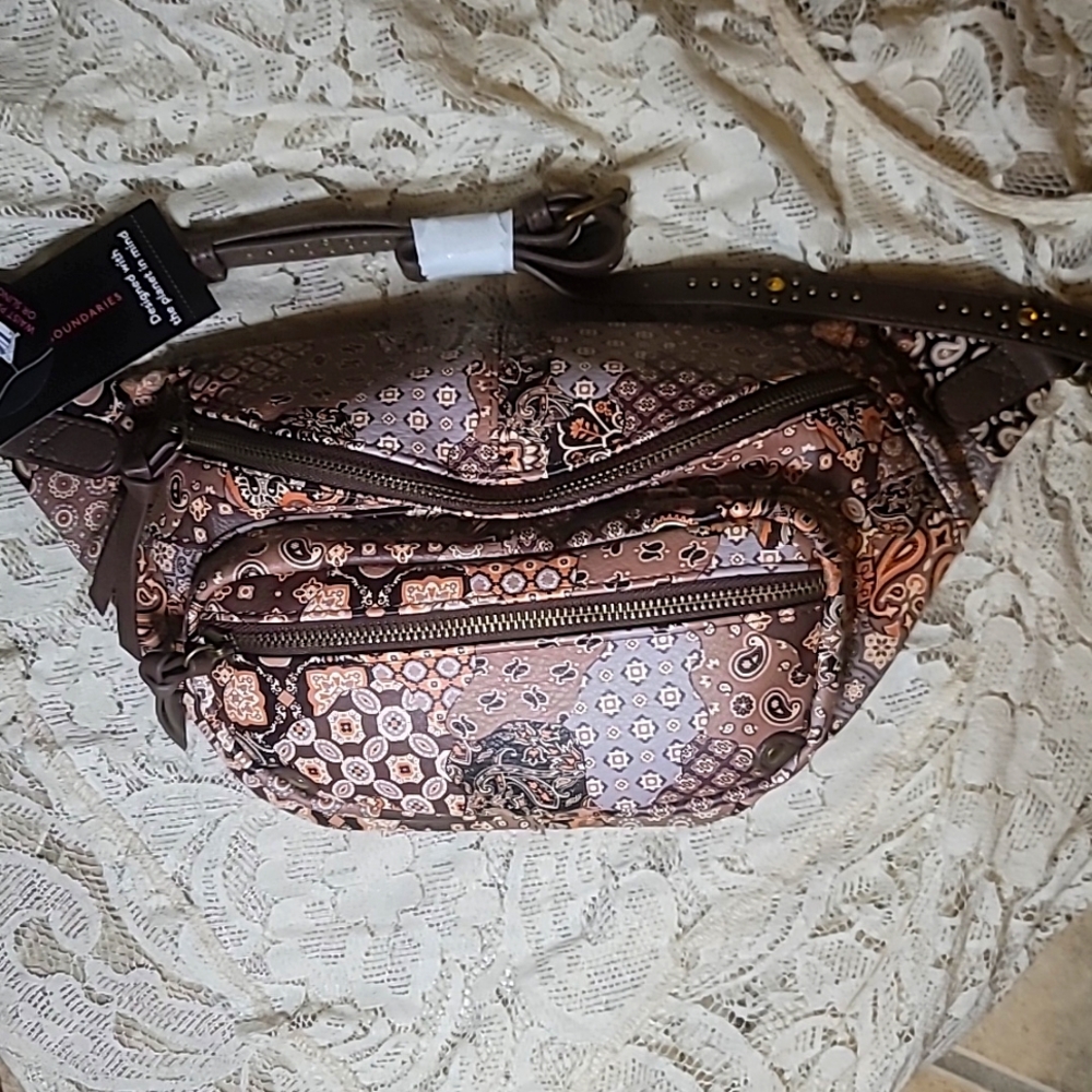 Adorable boho looking cross body bag